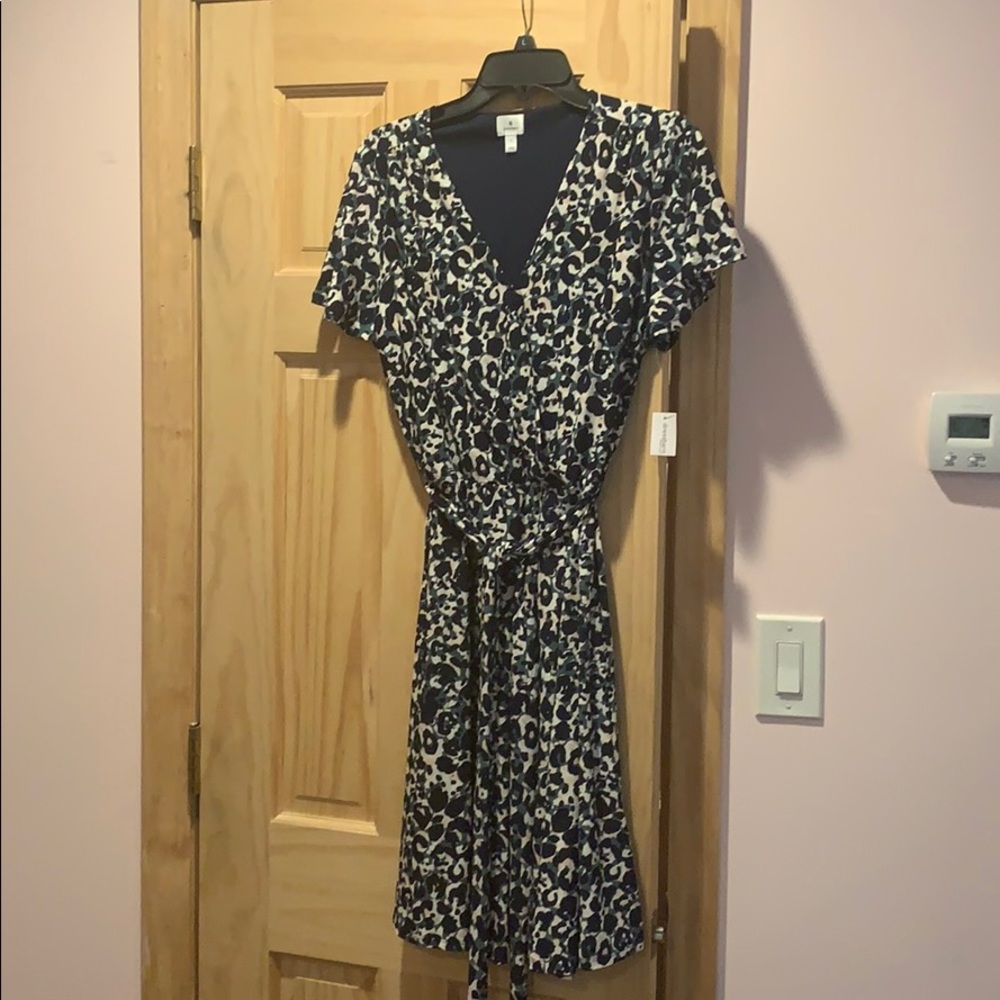 Dress Barn Vneck green/blue cheetah pattern